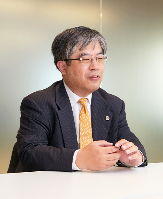 代表　依田　敏泰